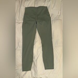 BRAND NEW LULULEMON LEGGINGS WITH TAGS size 8